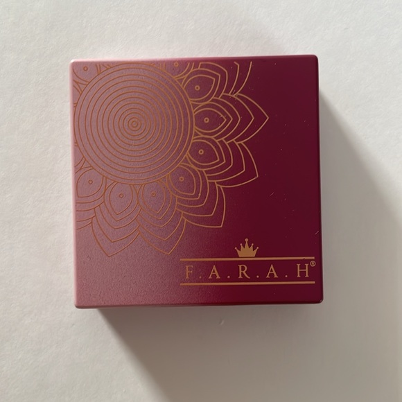 Travel size Beauty product bundle - Picture 12 of 14